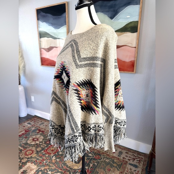 Kamana Southwest Fringe Poncho - Cream and Black - Picture 5 of 10